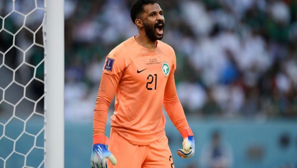 أزمة حراسة المرمى في المنتخب السعودي: محمد العويس يعود والعقيدي في دائرة الانتقادات